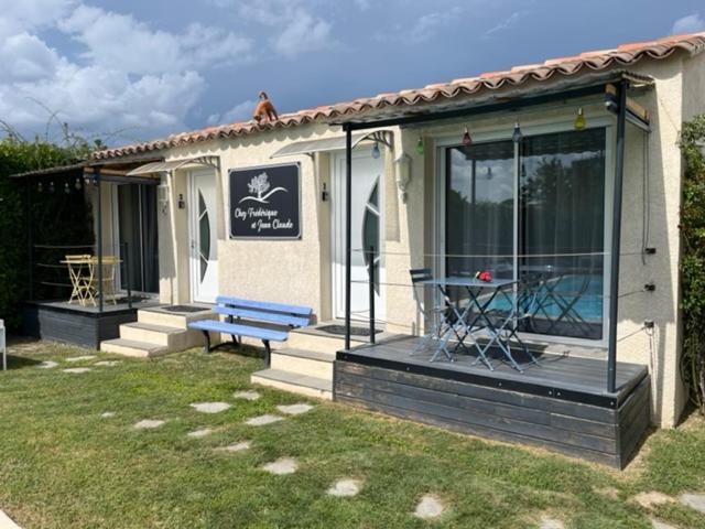 Chez Frederique Et Jean-Claude Hotell Les Taillades Exteriör bild