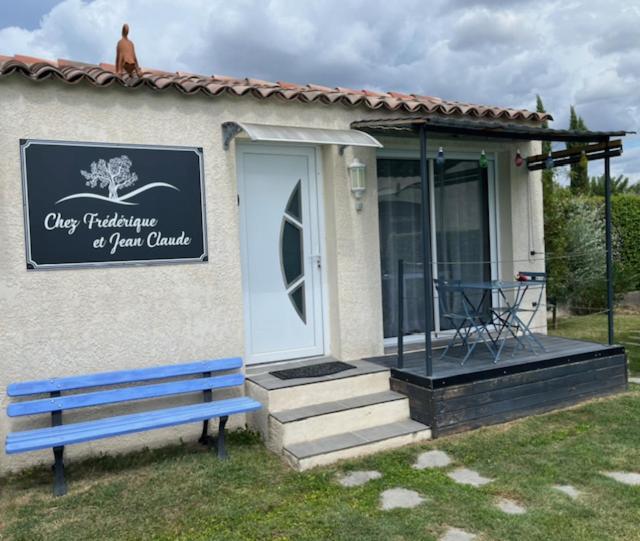 Chez Frederique Et Jean-Claude Hotell Les Taillades Exteriör bild